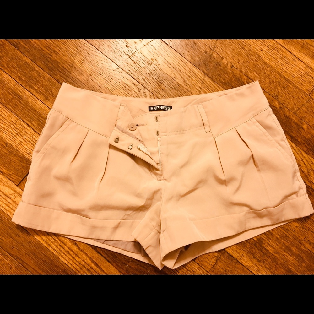 💕 Express Blush Silk-Like Shorts! 💕